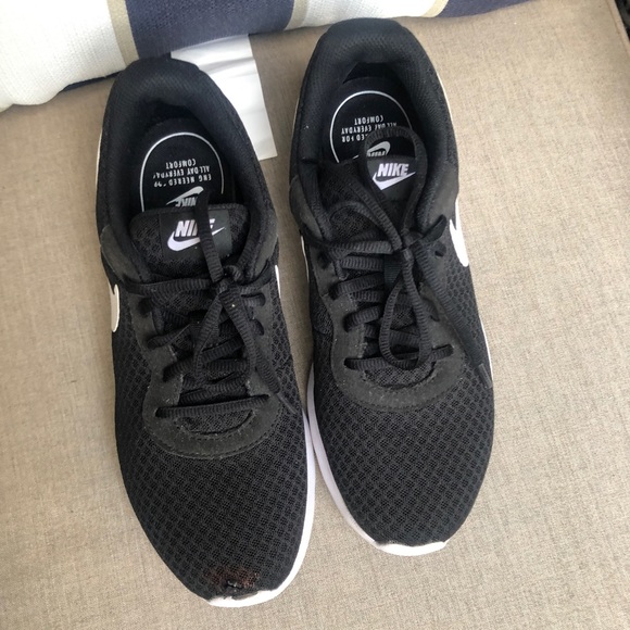 Black Nikes - Picture 2 of 6